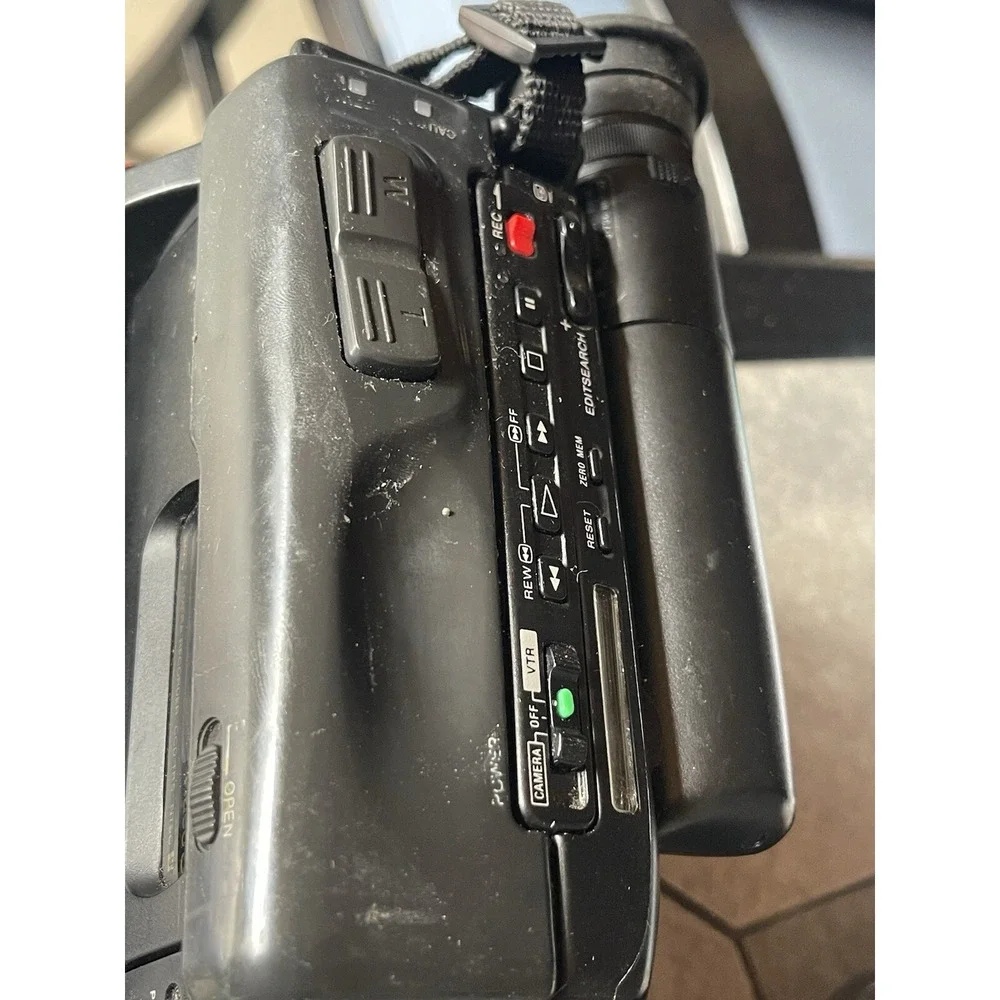Sony Video Camera Model CCD-TR5 (for Parts )